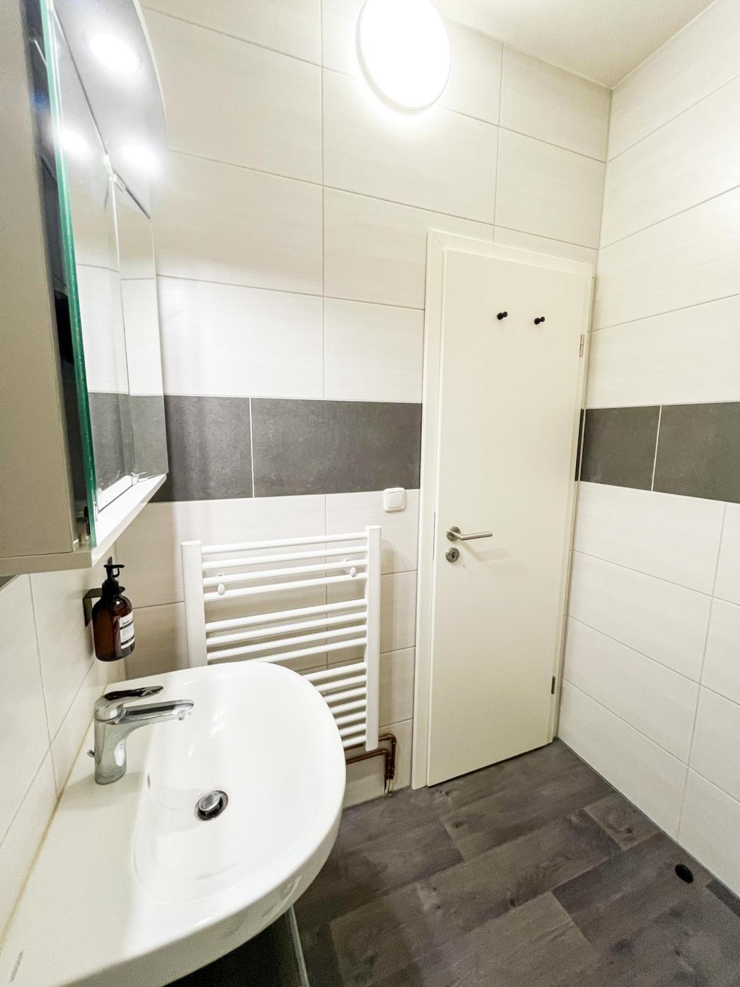 Modernes In *